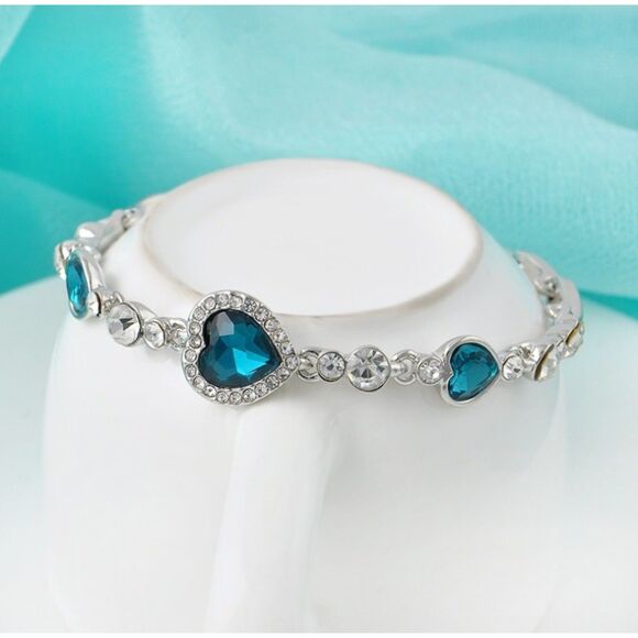 Titanic Heart of the Ocean Blue Heart Bracelet Purchased at Attraction Gift Shop - Picture 4 of 15